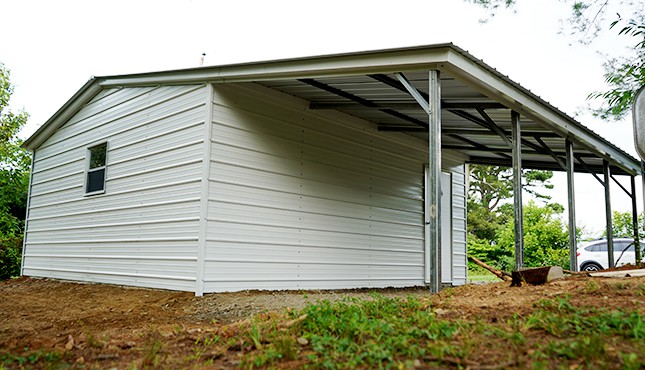 30x21 Garage with Lean-to